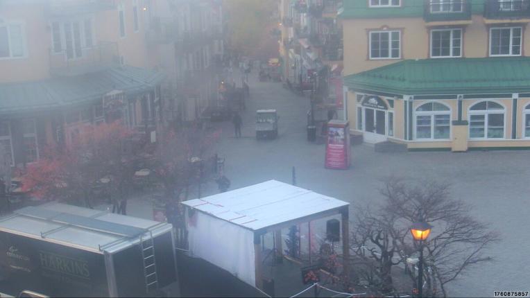Webcam Tremblant: Place Sr-Bernard