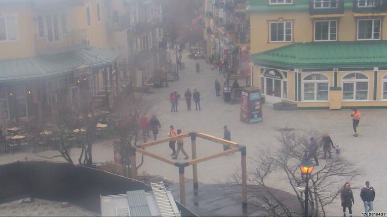 Webcam Tremblant: Place Sr-Bernard