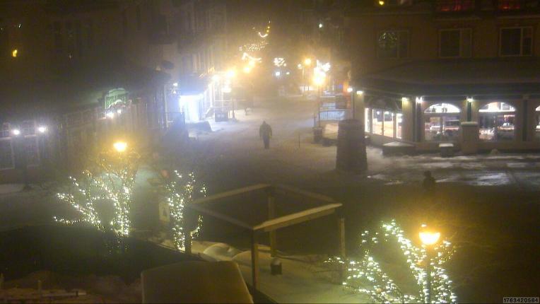 Webcam Tremblant: Place Sr-Bernard
