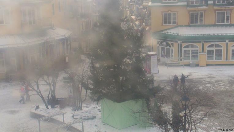 Webcam Tremblant: Place Sr-Bernard