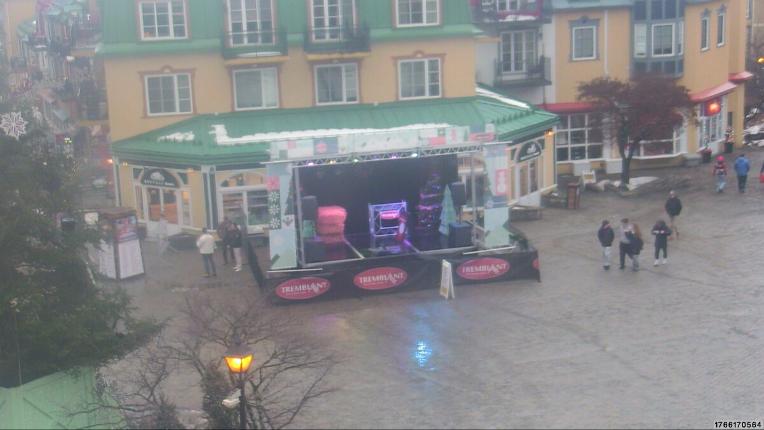 Webcam Tremblant: Place Sr-Bernard