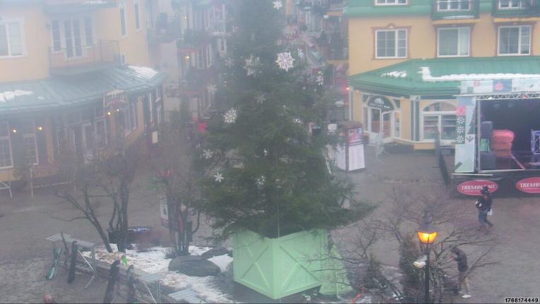 Webcam Tremblant: Place Sr-Bernard