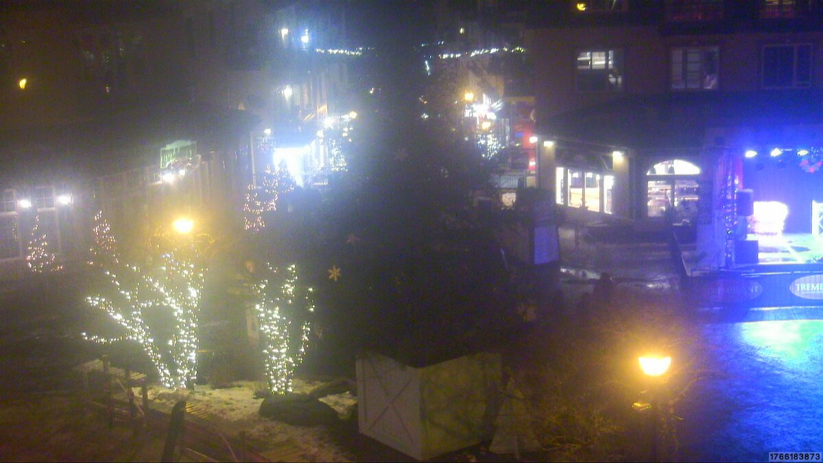 Webcam Tremblant: Place Sr-Bernard