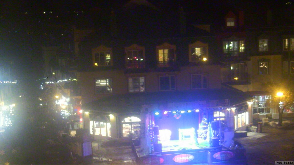 Webcam Tremblant: Place Sr-Bernard