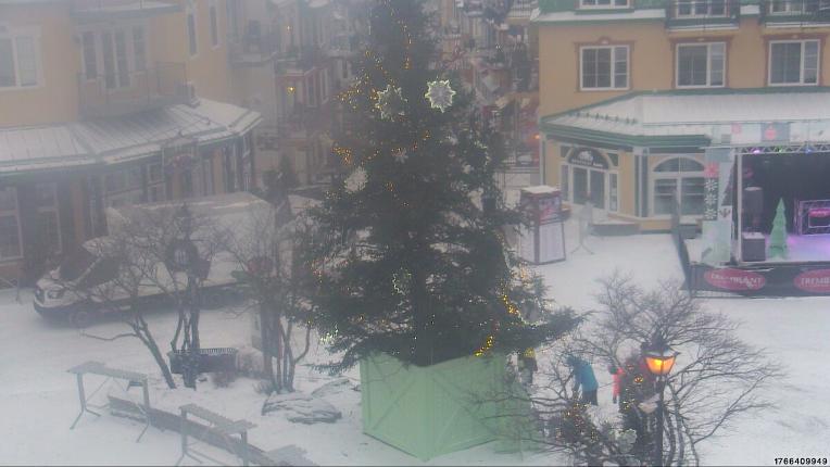 Webcam Tremblant: Place Sr-Bernard