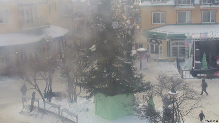 Webcam Tremblant: Place Sr-Bernard