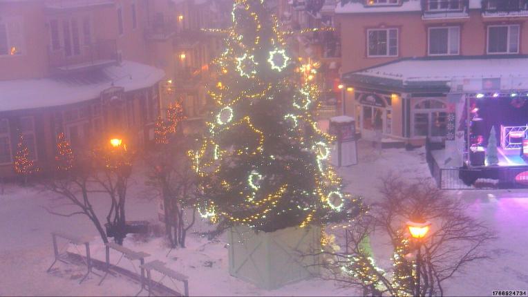 Webcam Tremblant: Place Sr-Bernard