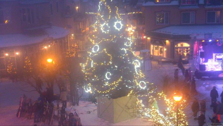 Webcam Tremblant: Place Sr-Bernard