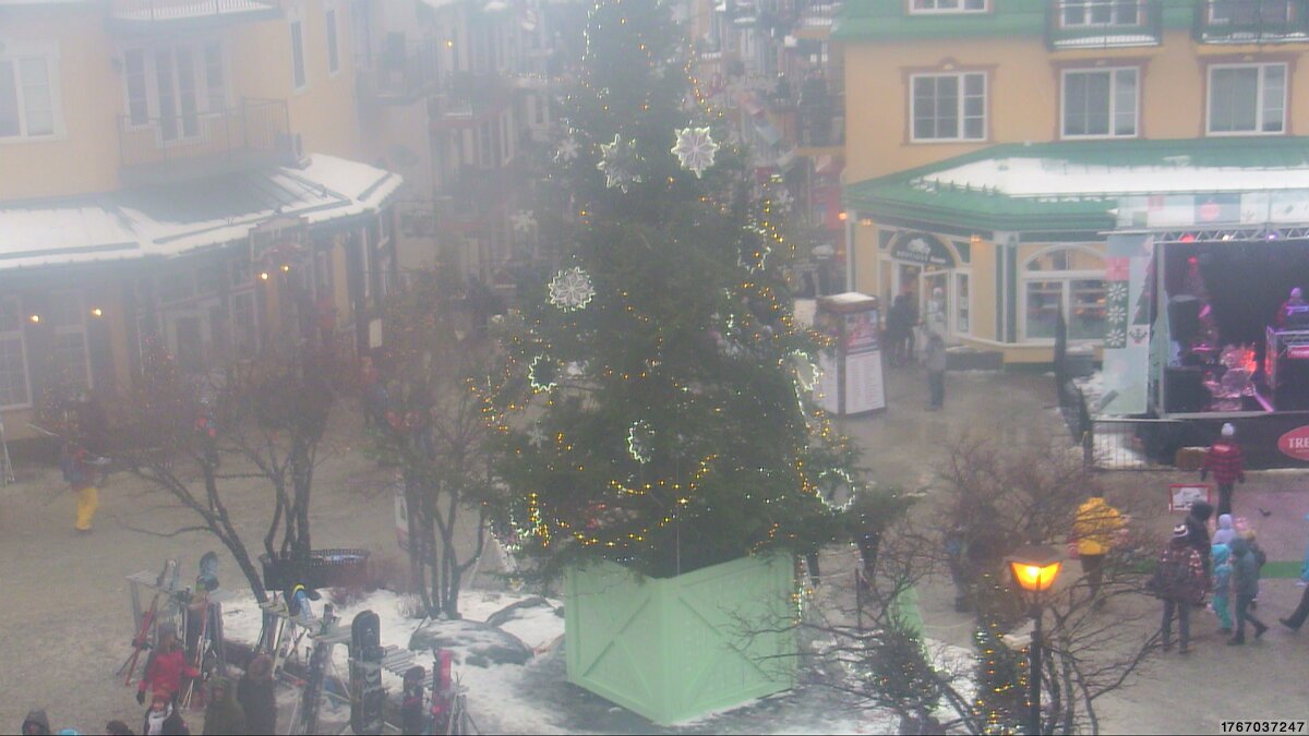 Webcam Tremblant: Place Sr-Bernard