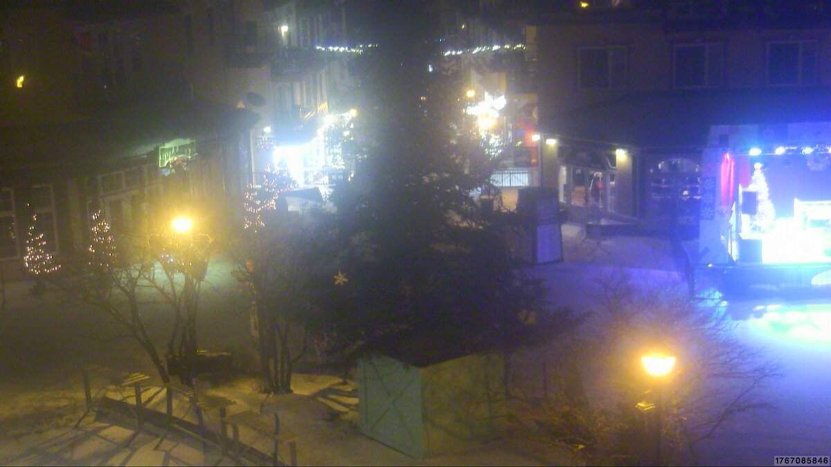 Webcam Tremblant: Place Sr-Bernard