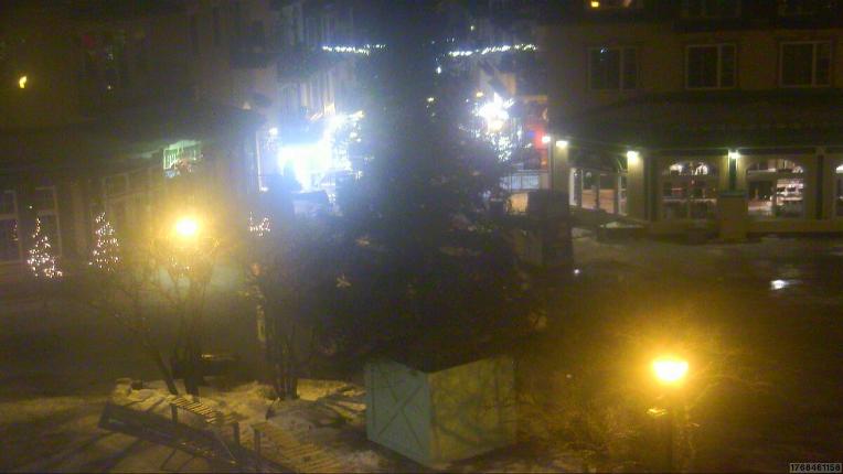Webcam Tremblant: Place Sr-Bernard