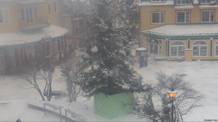 Webcam Tremblant: Place Sr-Bernard