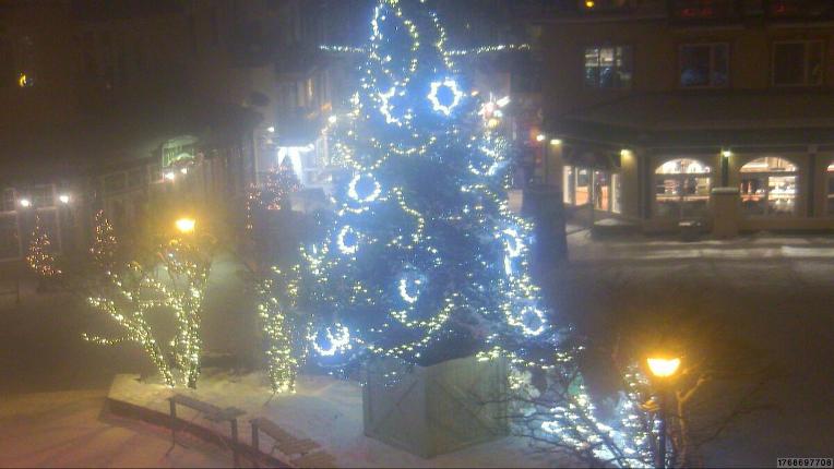 Webcam Tremblant: Place Sr-Bernard