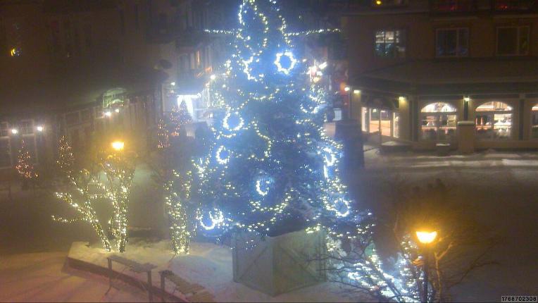 Webcam Tremblant: Place Sr-Bernard