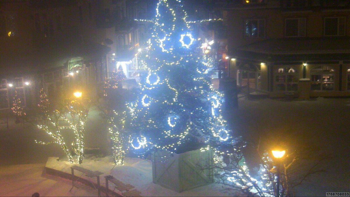 Webcam Tremblant: Place Sr-Bernard