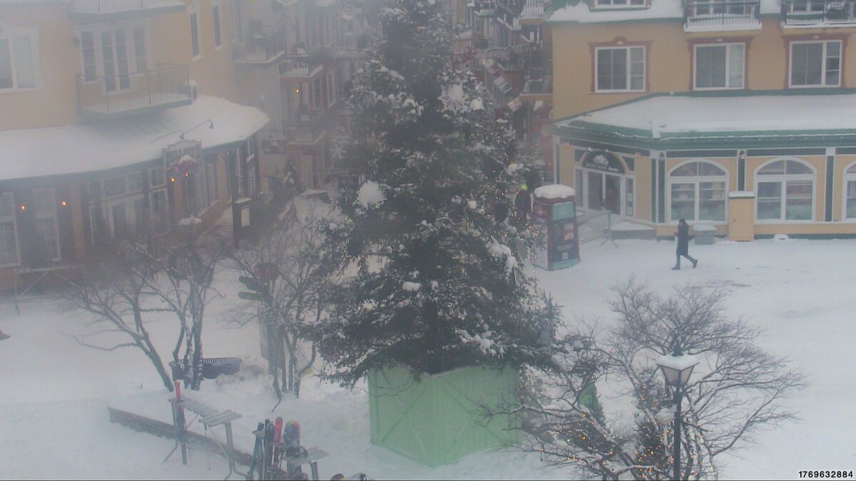 Webcam Tremblant: Place Sr-Bernard