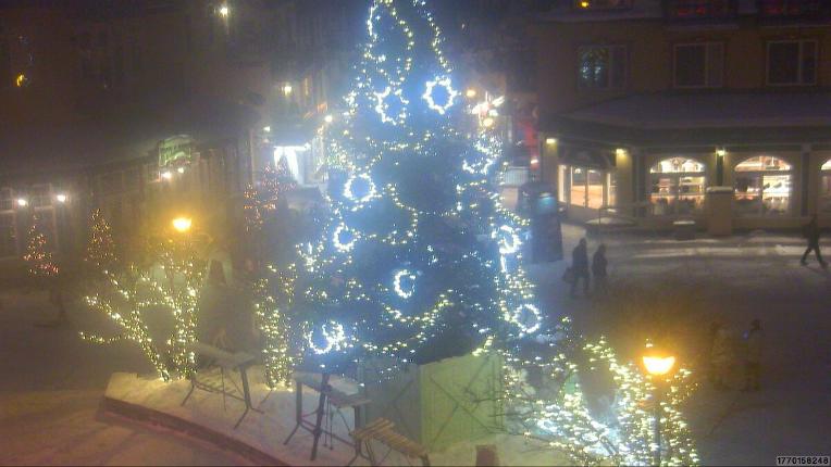 Webcam Tremblant: Place Sr-Bernard