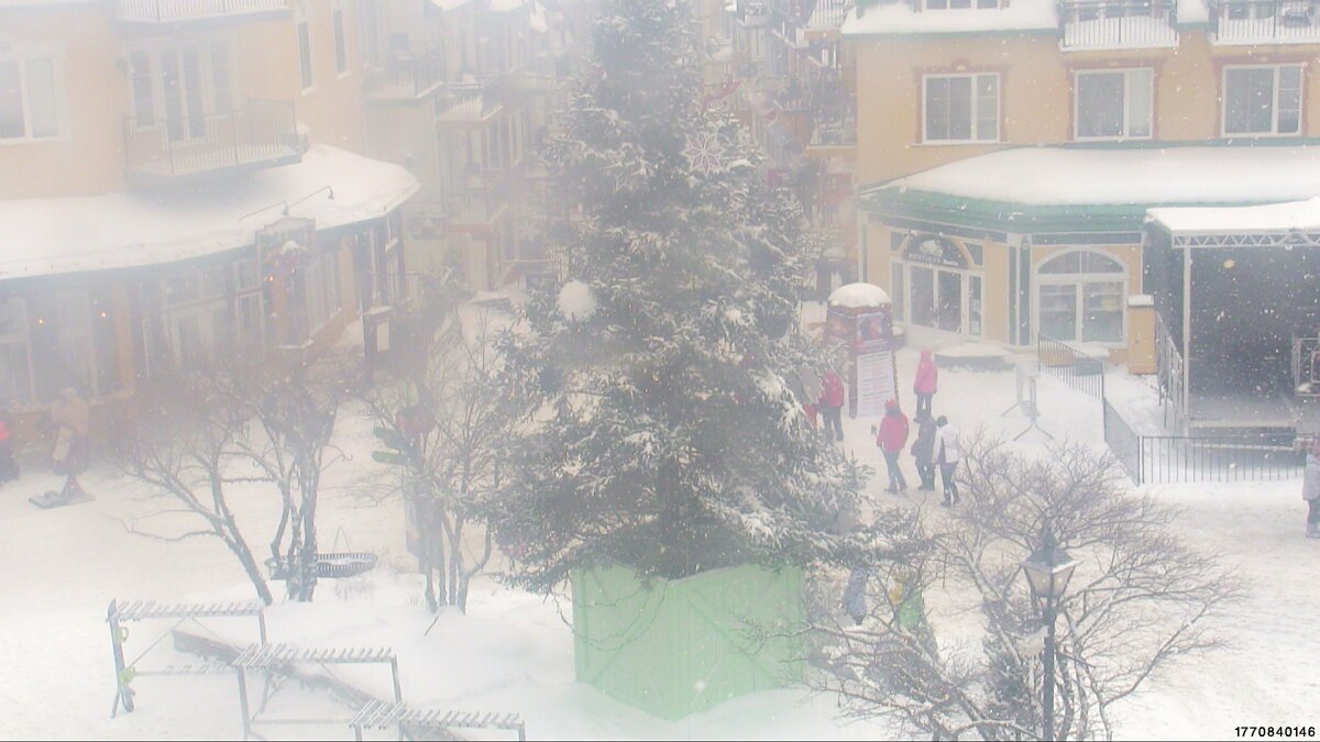 Webcam Tremblant: Place Sr-Bernard