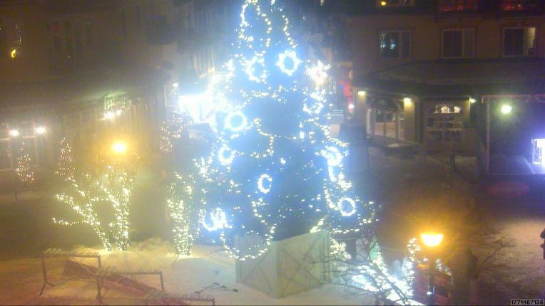 Webcam Tremblant: Place Sr-Bernard