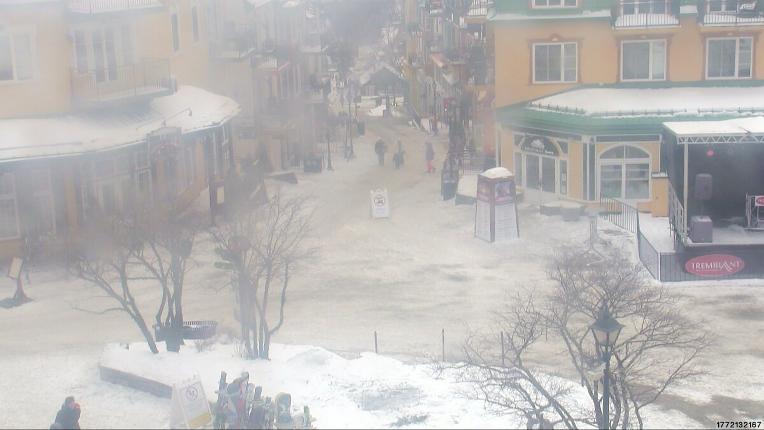 Webcam Tremblant: Place Sr-Bernard