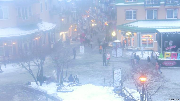 Webcam Tremblant: Place Sr-Bernard