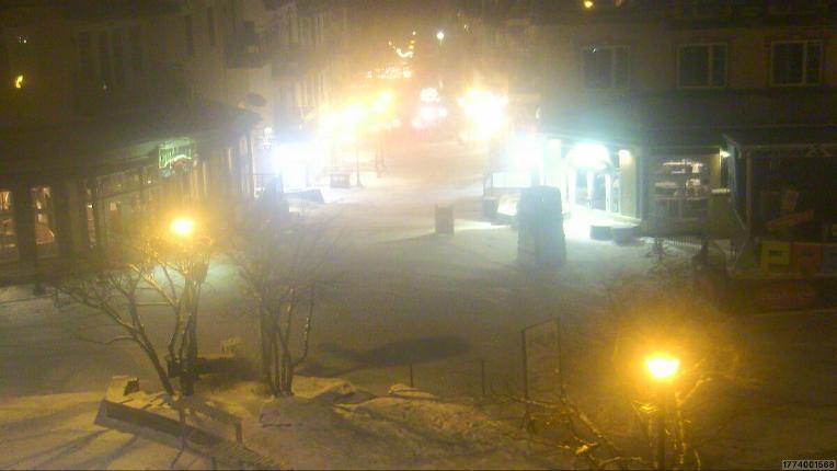 Webcam Tremblant: Place Sr-Bernard