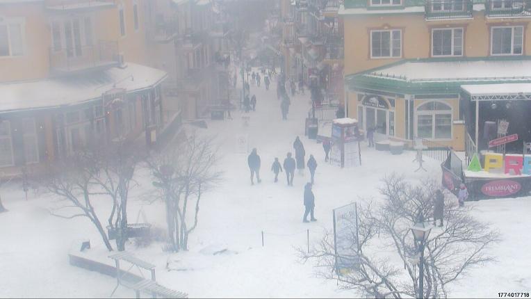 Webcam Tremblant: Place Sr-Bernard