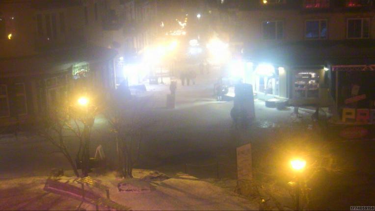 Webcam Tremblant: Place Sr-Bernard