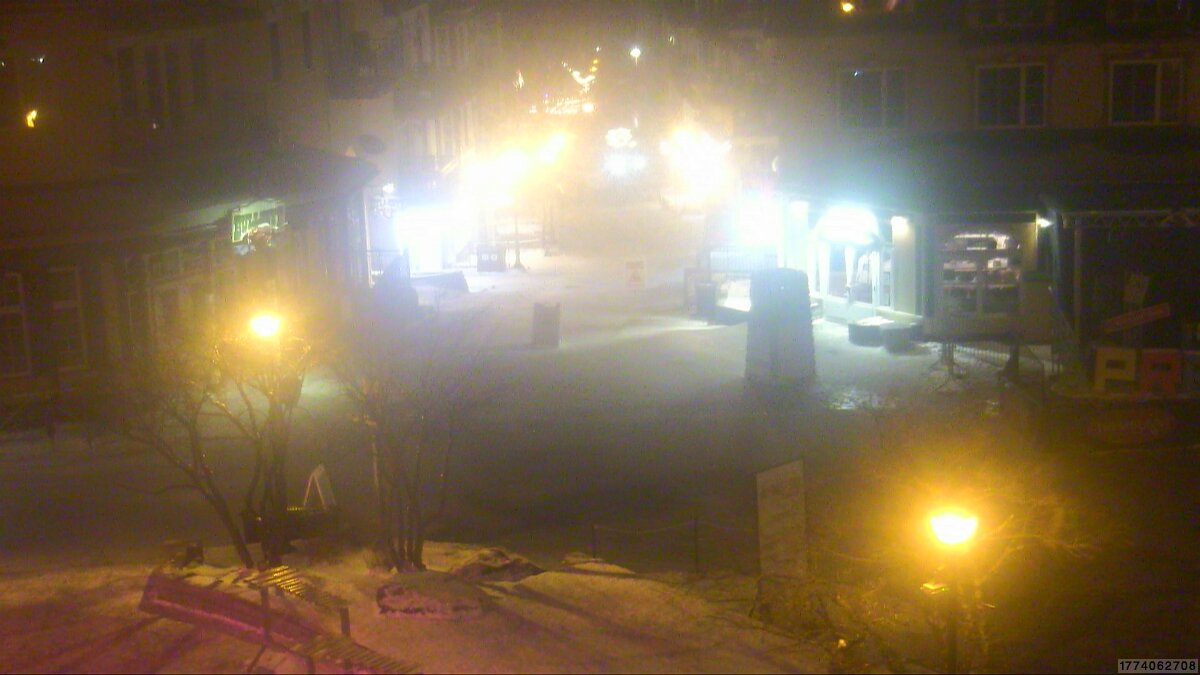 Webcam Tremblant: Place Sr-Bernard