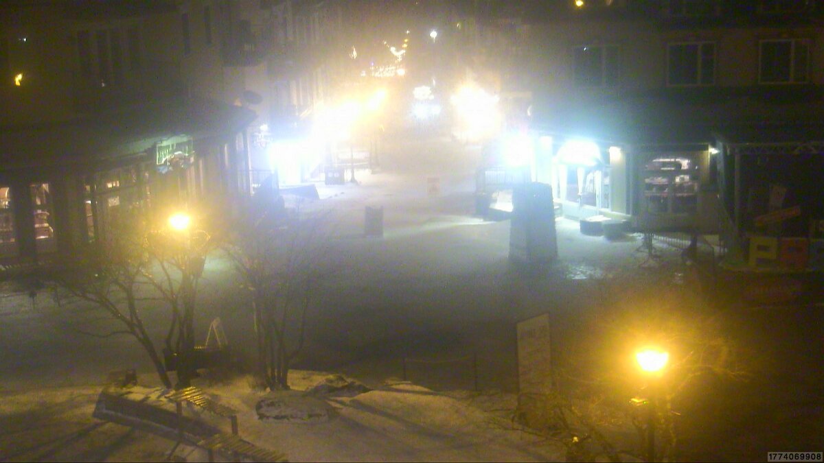 Webcam Tremblant: Place Sr-Bernard