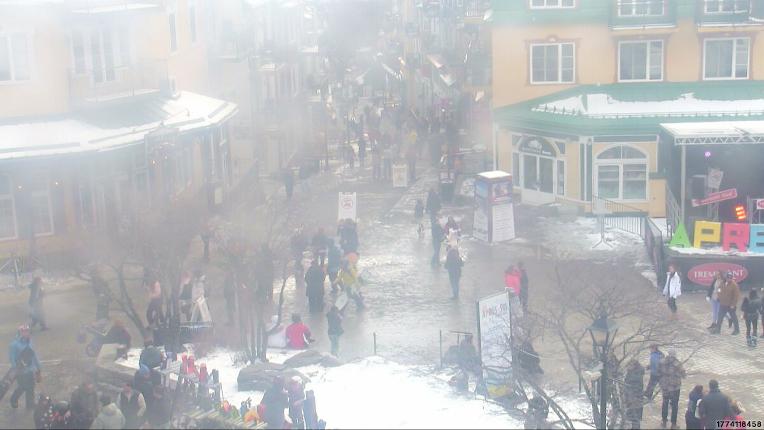 Webcam Tremblant: Place Sr-Bernard