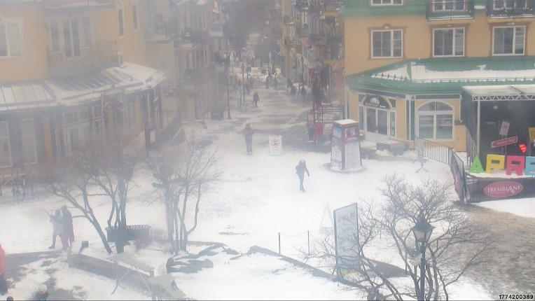 Webcam Tremblant: Place Sr-Bernard
