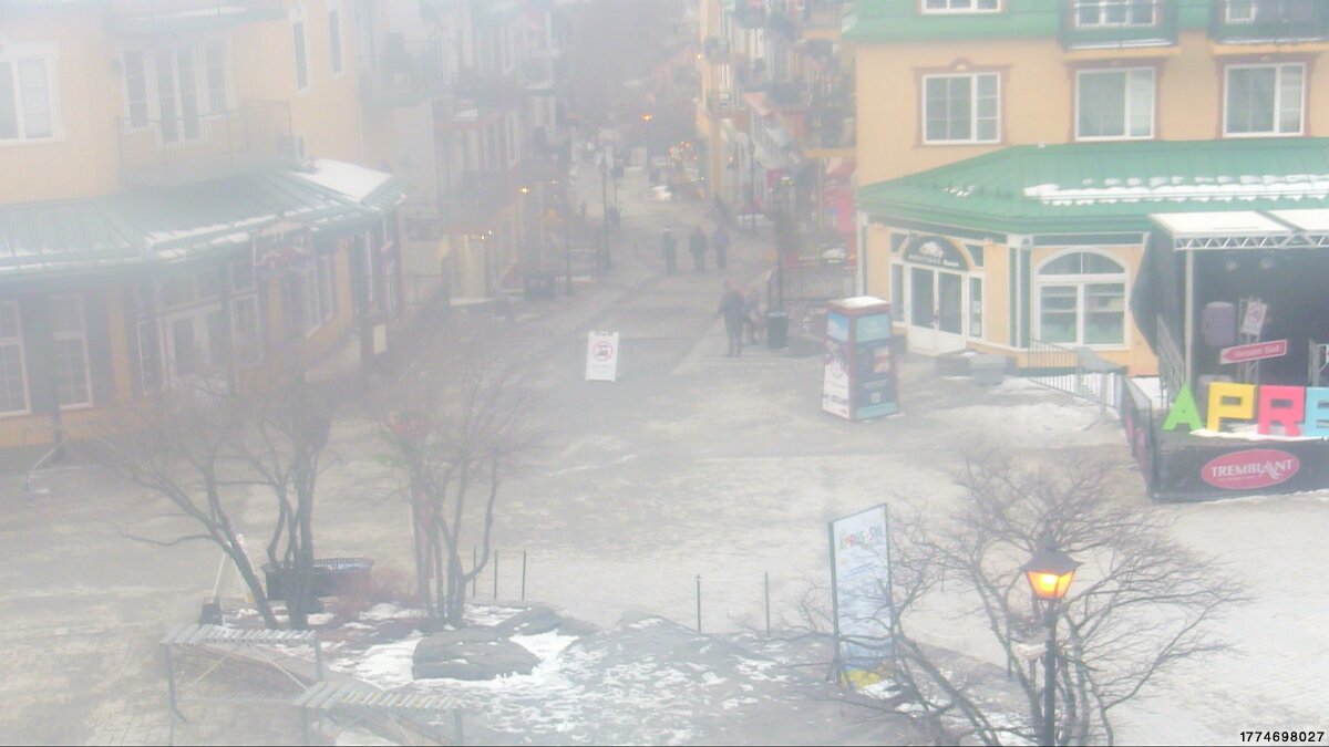 Webcam Tremblant: Place Sr-Bernard