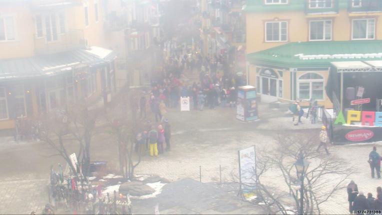 Webcam Tremblant: Place Sr-Bernard