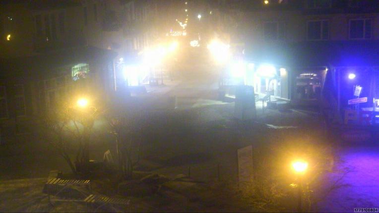 Webcam Tremblant: Place Sr-Bernard