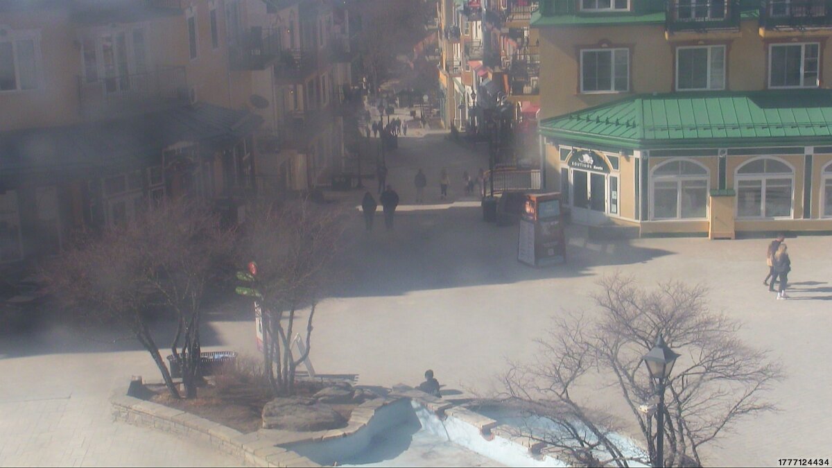 Webcam Tremblant: Place Sr-Bernard