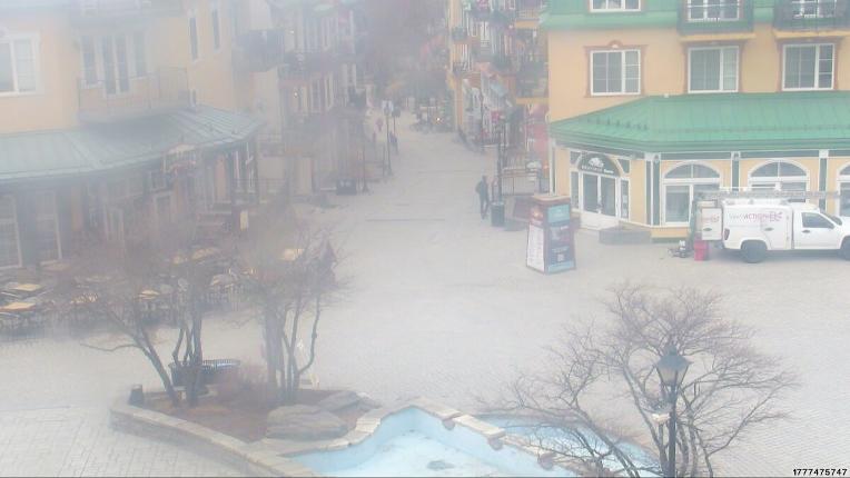 Webcam Tremblant: Place Sr-Bernard