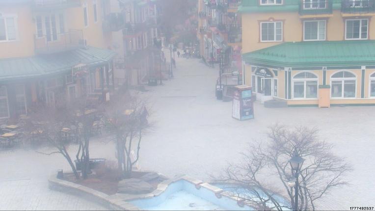Webcam Tremblant: Place Sr-Bernard