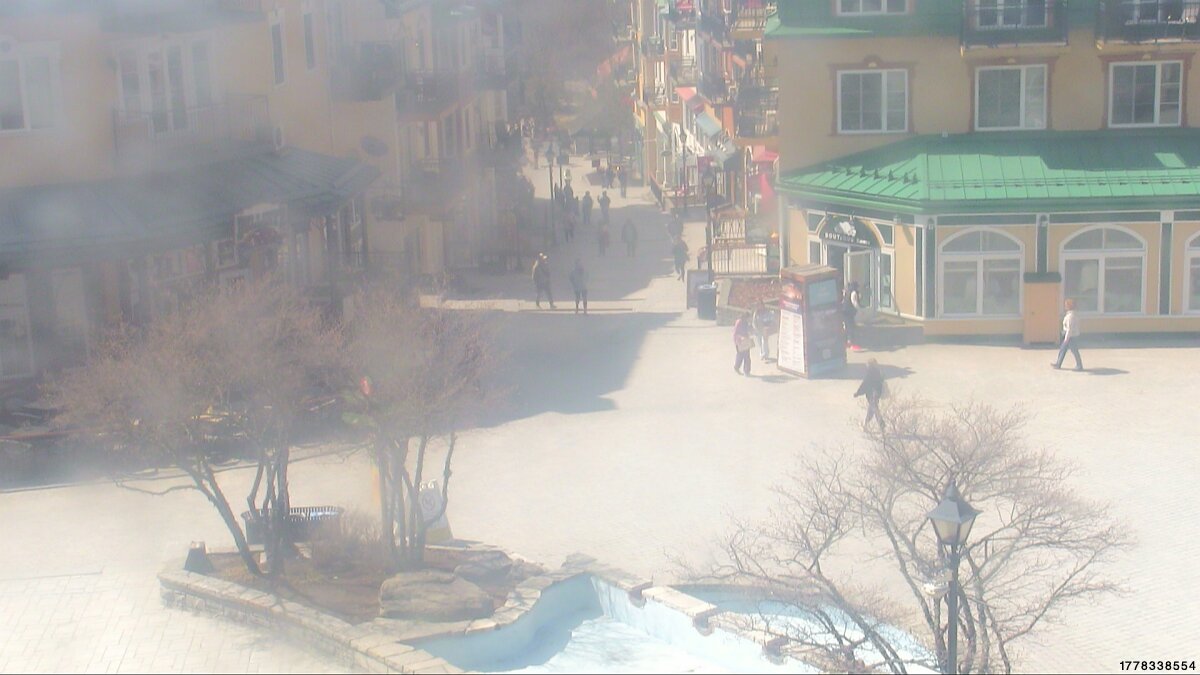 Webcam Tremblant: Place Sr-Bernard