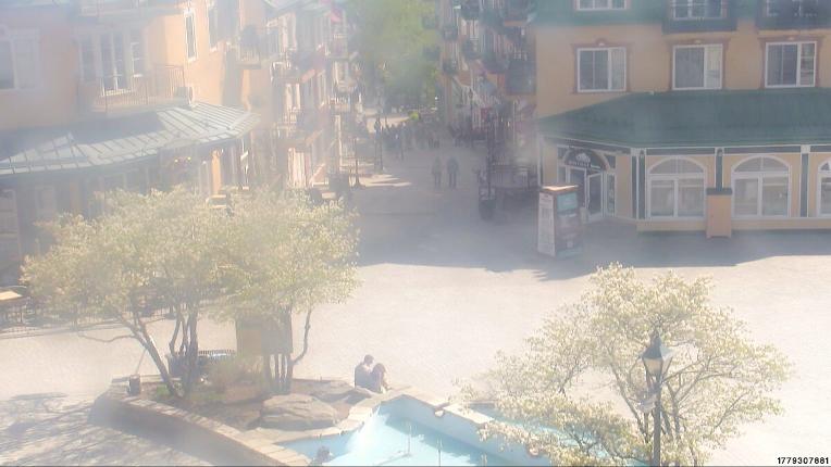 Webcam Tremblant: Place Sr-Bernard