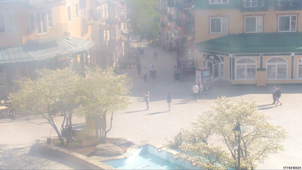 Webcam Tremblant: Place Sr-Bernard