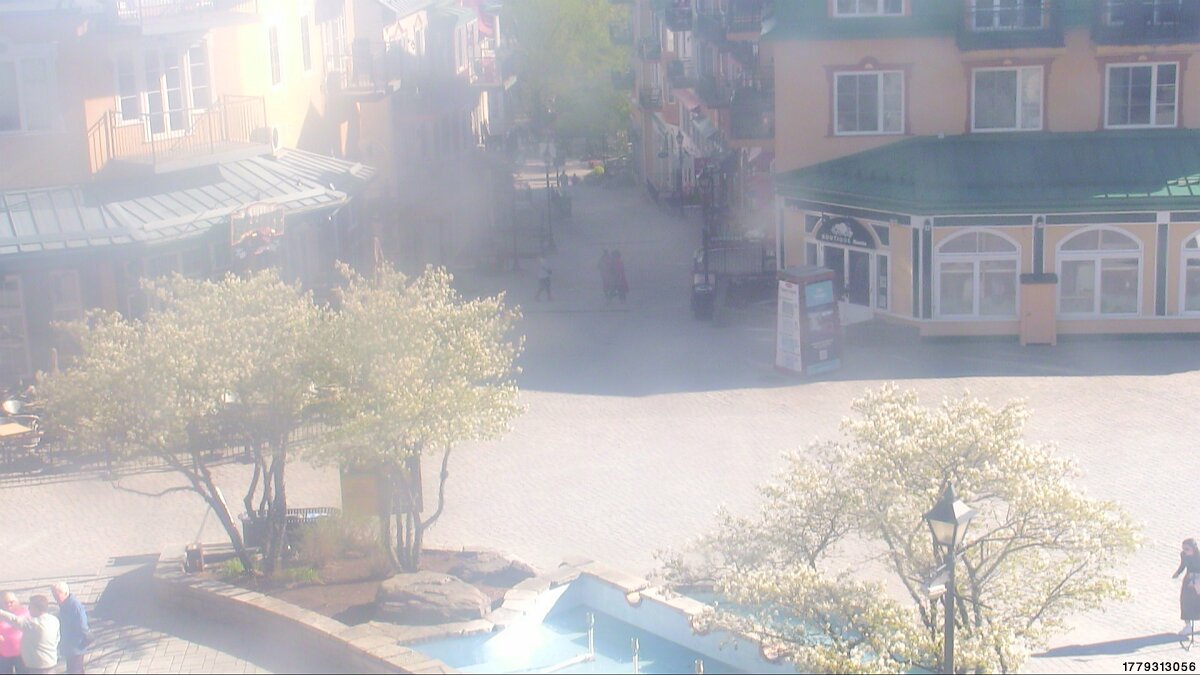 Webcam Tremblant: Place Sr-Bernard