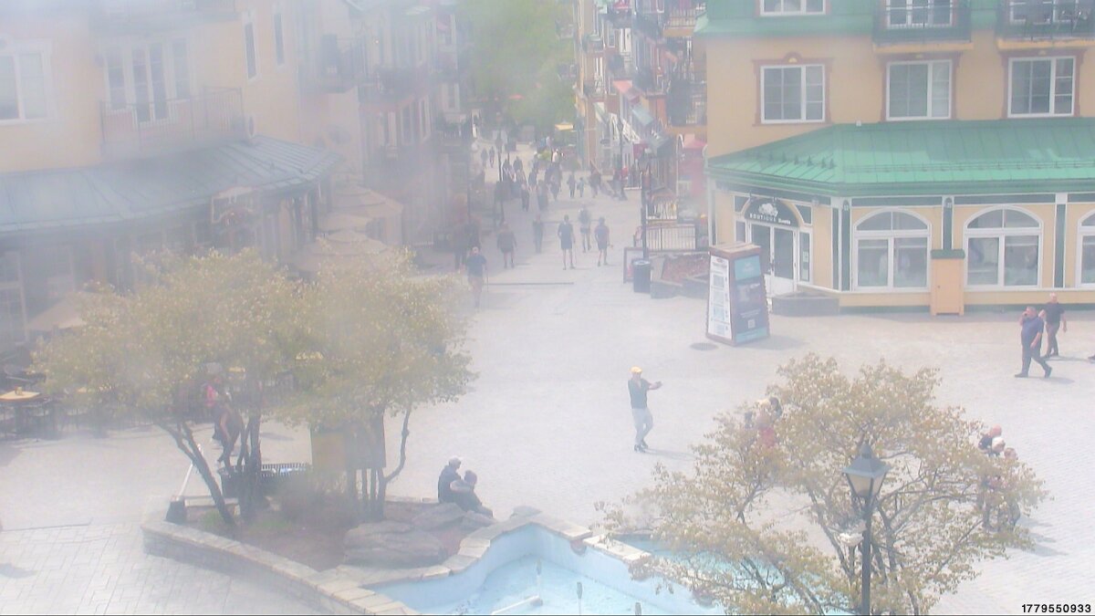 Webcam Tremblant: Place Sr-Bernard