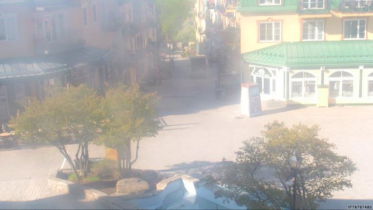 Webcam Tremblant: Place Sr-Bernard