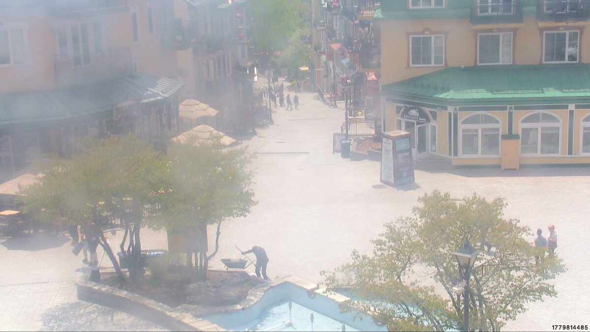 Webcam Tremblant: Place Sr-Bernard