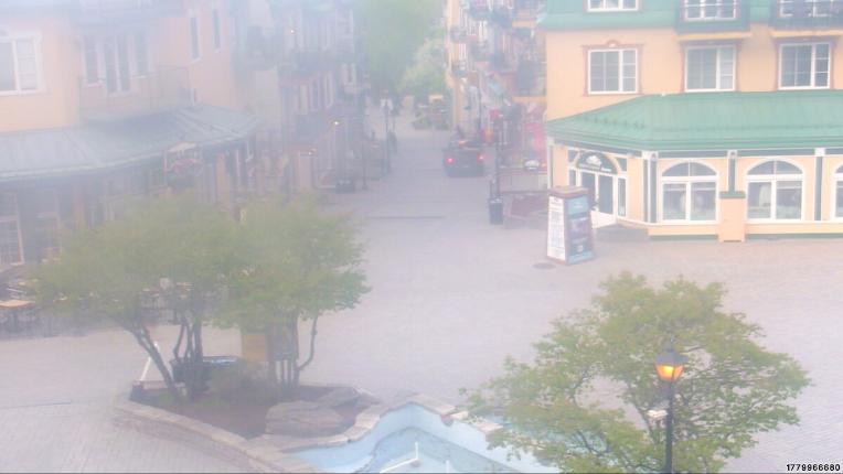 Webcam Tremblant: Place Sr-Bernard