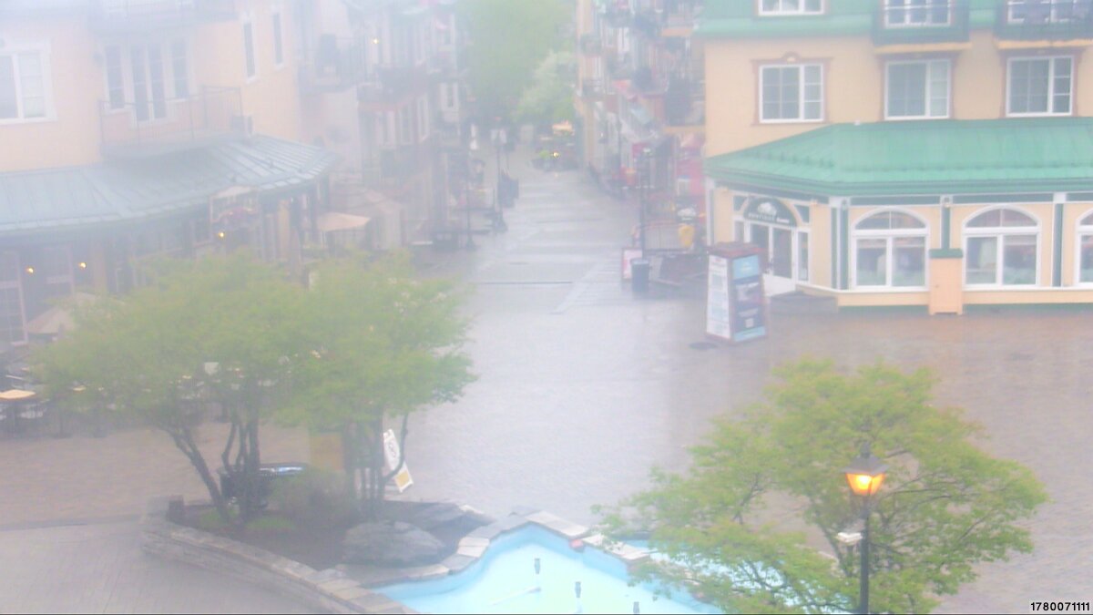 Webcam Tremblant: Place Sr-Bernard
