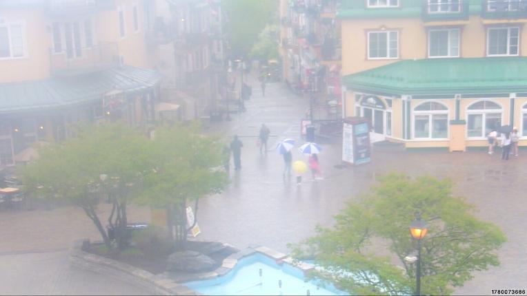 Webcam Tremblant: Place Sr-Bernard