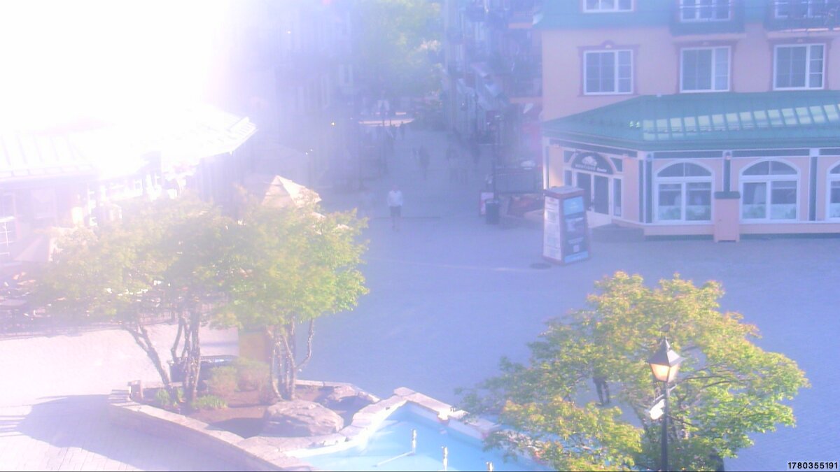 Webcam Tremblant: Place Sr-Bernard