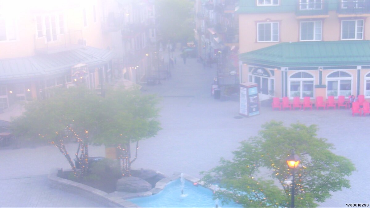 Webcam Tremblant: Place Sr-Bernard